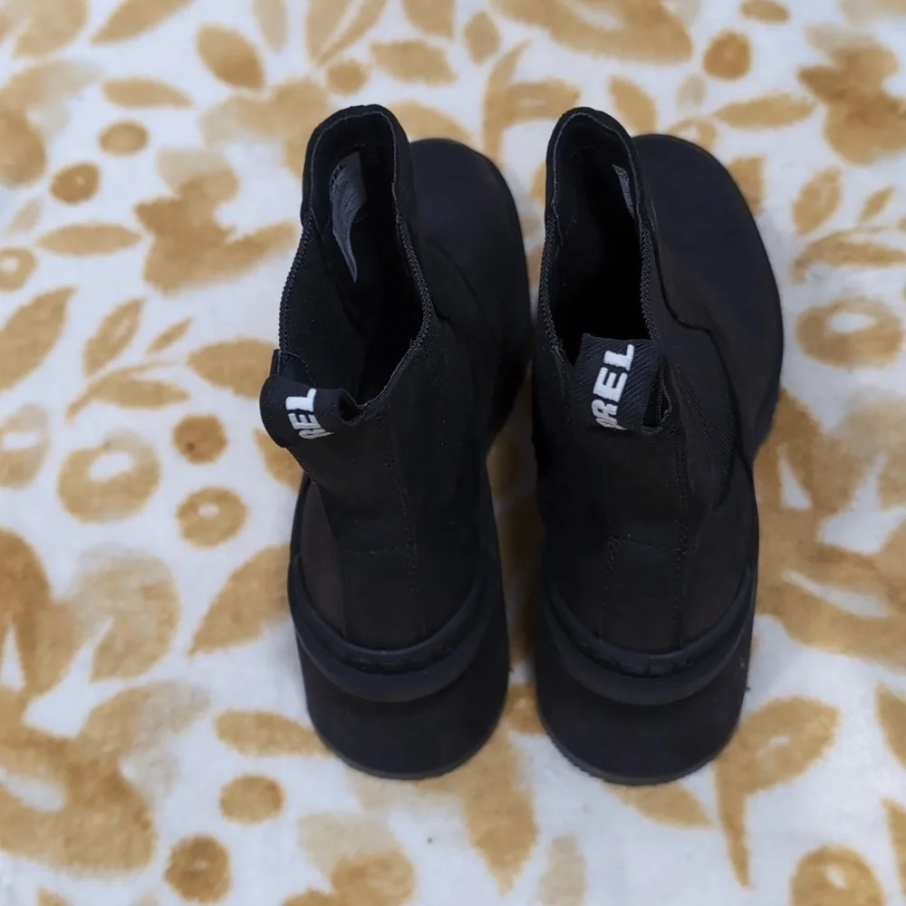 Sorel Black Leather Chelsea Ankle Boots Size 7 Waterproof Lug Sole Quiet Luxury